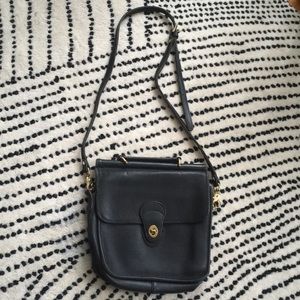 Vtg black leather crossbody bag Coach/look-alike